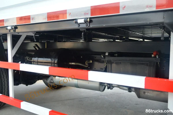 FAW Linghe 109 hp 4X2(6 wheels) 4.18m Single Row Flatbed Light Truck Chassis (2) | 86Trucks