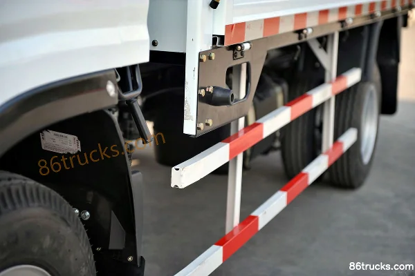 FAW Linghe 109 hp 4X2(6 wheels) 4.18m Single Row Flatbed Light Truck Chassis (1) | 86Trucks