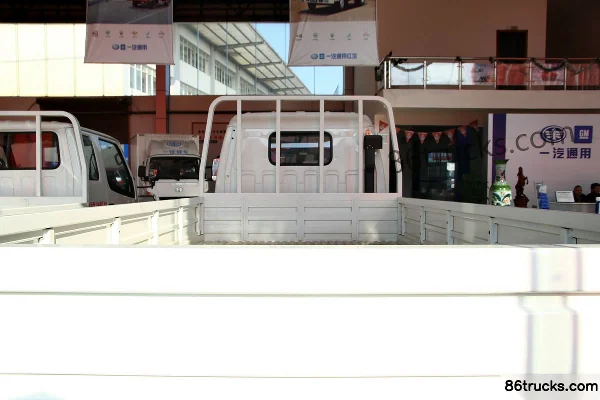 FAW Hongta FAW Jiefang Baling Custom Edition 95 hp 4X2(6 wheels) 3.76m Semi-row Flatbed Light Truck Body (1) | 86Trucks