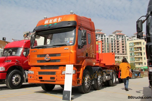 Dongfeng Liuqi Chenglong M5 Heavy Truck 385 hp 6X2(8 wheels) Tractor Truck Exterior (3) | 86Trucks