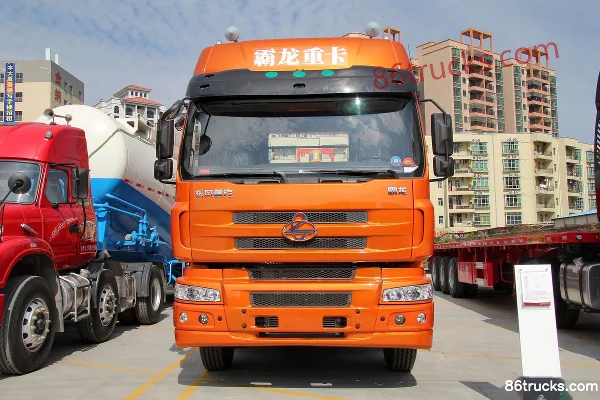 Dongfeng Liuqi Chenglong M5 Heavy Truck 385 hp 6X2(8 wheels) Tractor Truck Exterior (2) | 86Trucks