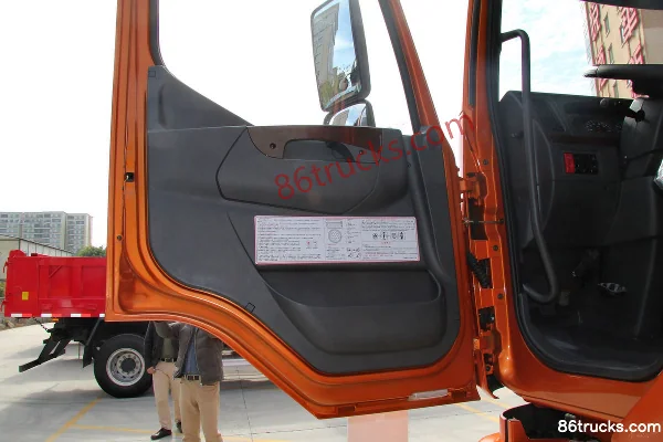 Dongfeng Liuqi Chenglong M5 Heavy Truck 385 hp 6X2(8 wheels) Tractor Truck Cab (1) | 86Trucks