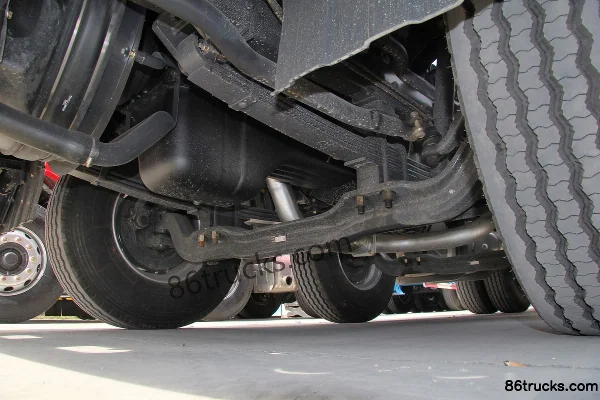 Dongfeng Liuqi Chenglong M5 Heavy Truck 385 hp 6X2(8 wheels) Tractor Truck Chassis (2) | 86Trucks