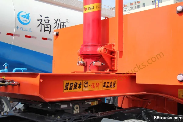 Dongfeng Liuqi Chenglong M5 Heavy Truck 385 hp 6X2(8 wheels) Tractor Truck Body (3) | 86Trucks
