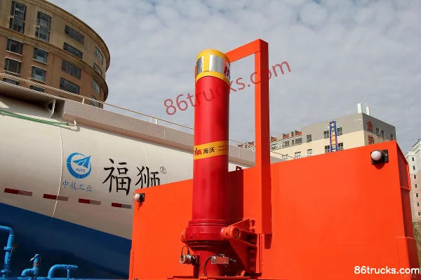 Dongfeng Liuqi Chenglong M5 Heavy Truck 385 hp 6X2(8 wheels) Tractor Truck Body (2) | 86Trucks