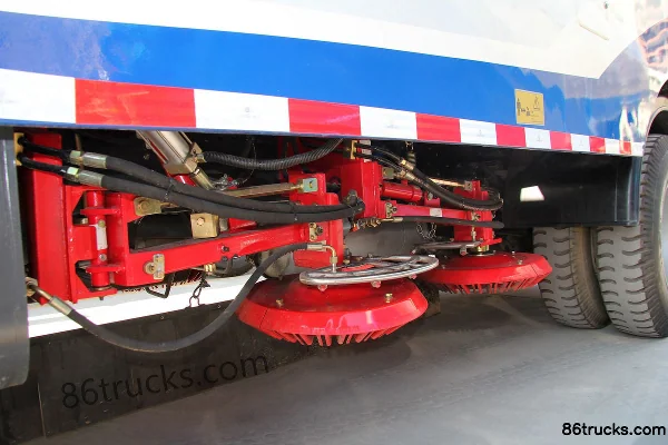 Dongfeng Liuqi Chenglong M3 210 hp 4X2(6 wheels) sanitation garbage truck (Zhonglian brand) Body (2) | 86Trucks