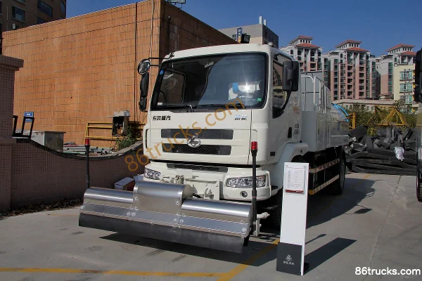 Dongfeng Liuqi Chenglong 210 hp 4X2(6 wheels) Cleaning Truck (Zhonglian Brand) Exterior (2) | 86Trucks