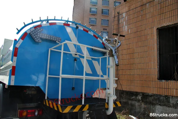 Dongfeng Liuqi Chenglong 210 hp 4X2(6 wheels) Cleaning Truck (Zhonglian Brand) Body (3) | 86Trucks
