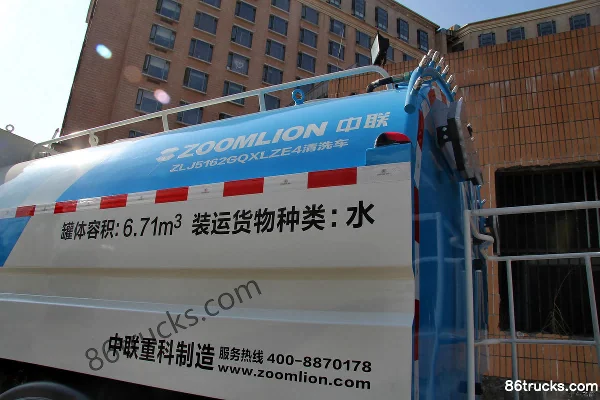 Dongfeng Liuqi Chenglong 210 hp 4X2(6 wheels) Cleaning Truck (Zhonglian Brand) Body (2) | 86Trucks