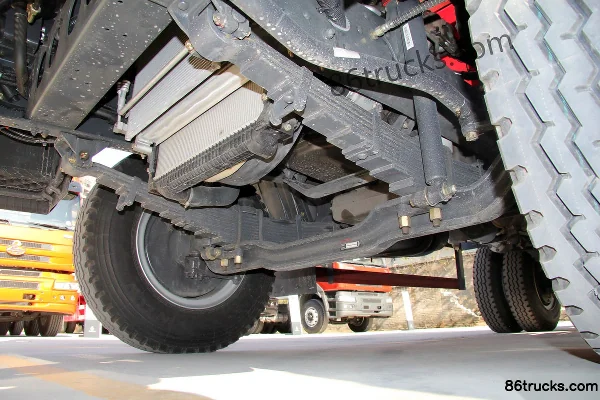 Dongfeng Liuqi Chenglong M3 220 hp 4X2(6 wheels) 5m Dump Truck Chassis (2) | 86Trucks
