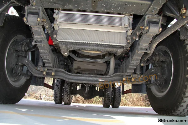 Dongfeng Liuqi Chenglong M3 220 hp 4X2(6 wheels) 5m Dump Truck Chassis (1) | 86Trucks