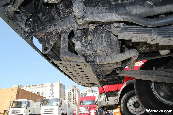 DongfengLiuqi Chenglong M5 240 ch 4X2(6 roues) camion benne 5,6 m Châssis (3) | 86Trucks