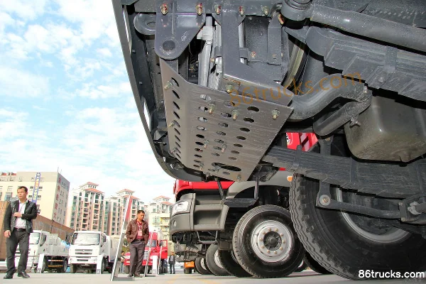 Dongfeng Liuqi Chenglong M5 350 hp 6X4(10 wheels) 6.8m Dump Truck Chassis (3) | 86Trucks