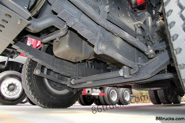 Dongfeng Liuqi Chenglong M5 350 hp 6X4(10 wheels) 6.8m Dump Truck Chassis (2) | 86Trucks