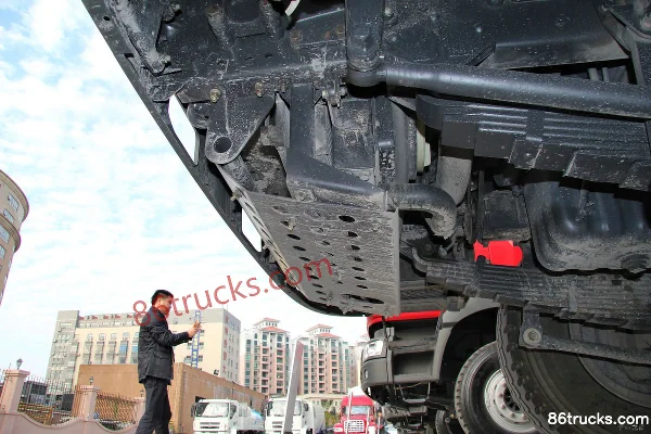 Dongfeng Liuqi Chenglong M5 310 hp 6X4(10 wheels) 5.6m Dump Truck Chassis (3) | 86Trucks