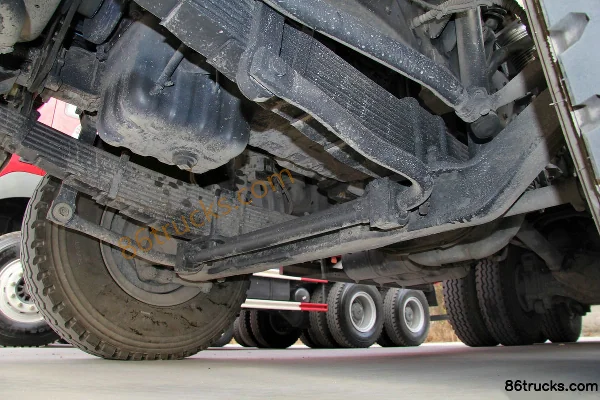 Dongfeng Liuqi Chenglong M5 310 hp 6X4(10 wheels) 5.6m Dump Truck Chassis (2) | 86Trucks