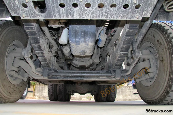 Dongfeng Liuqi Chenglong M5 310 hp 6X4(10 wheels) 5.6m Dump Truck Chassis (1) | 86Trucks