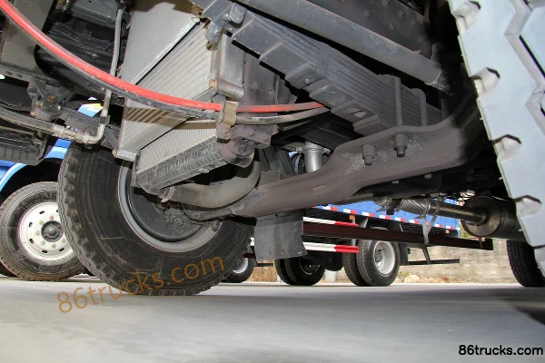 Dongfeng Liuqi Chenglong M3 camion moyen 170 ch 4X2(6 roues) camion porteur à grille 6,75 m Châssis (3) | 86Trucks