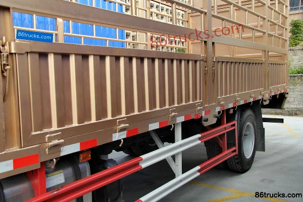 Dongfeng Liuqi Chenglong M3 camion moyen 170 ch 4X2(6 roues) camion porteur à grille 6,75 m Carrosserie (2) | 86Trucks