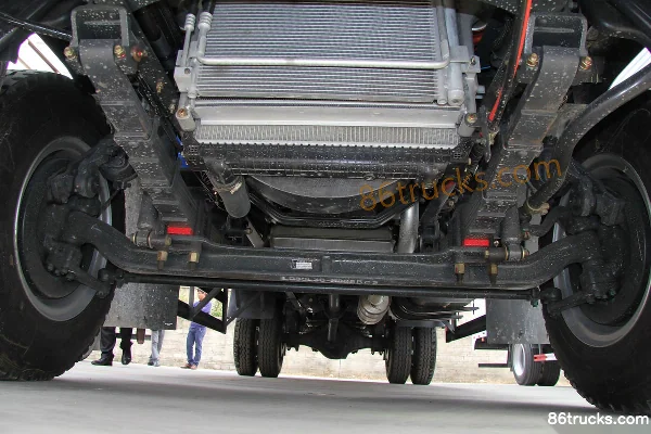 Dongfeng Liuqi Chenglong M3 Medium Truck 190 hp 4X2(6 wheels) 6.65m Van Cargo Truck Chassis (1) | 86Trucks