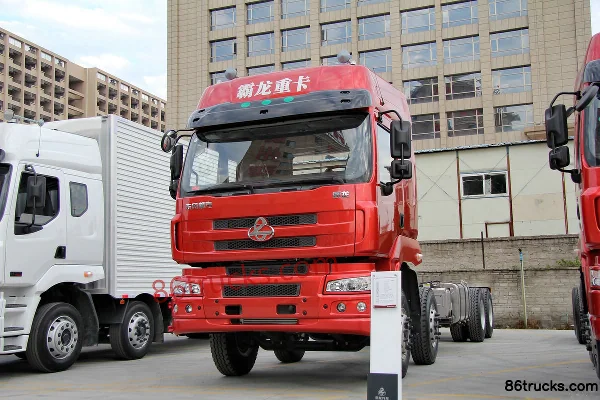 Dongfeng Liuqi Chenglong M5 camion lourd 350 ch 8X4(12 roues) 9,6 m porteur à ridelles semi-ouvert Extérieur (3) | 86Trucks