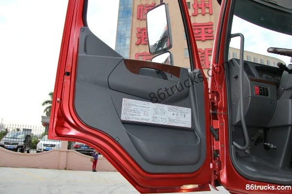 Dongfeng Liuqi Chenglong M5 camion lourd 350 ch 8X4(12 roues) 9,6 m porteur à ridelles semi-ouvert Cabine (1) | 86Trucks