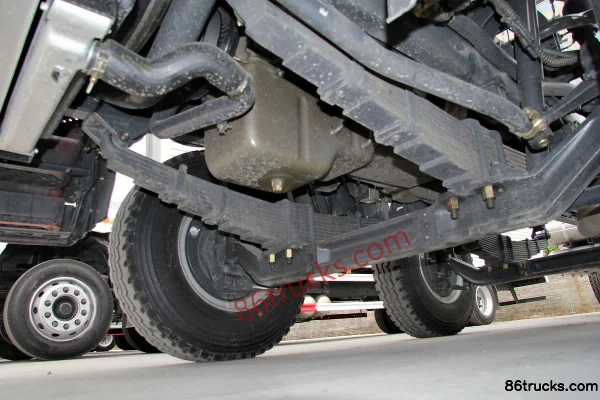 Dongfeng Liuqi Chenglong M5 camion lourd 350 ch 8X4(12 roues) 9,6 m porteur à ridelles semi-ouvert Châssis (2) | 86Trucks