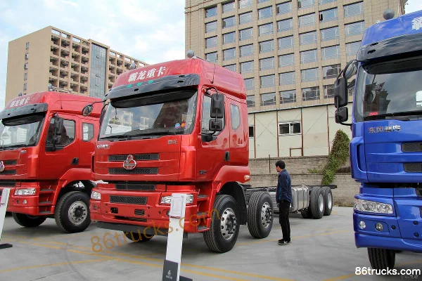Dongfeng Liuqi Chenglong M5 Heavy Truck 320 hp 8X4(12 wheels) 9.6m Van Truck Exterior (3) | 86Trucks