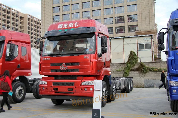 Dongfeng Liuqi Chenglong M5 Heavy Truck 320 hp 8X4(12 wheels) 9.6m Van Truck Exterior (2) | 86Trucks