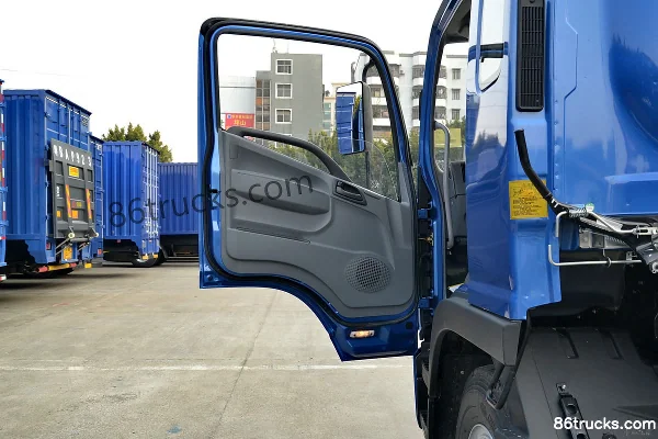 JAC Weisida W530 camion moyen 160 ch 4X2(6 roues) camion porteur fourgon 6,8 m Cabine (1) | 86Trucks
