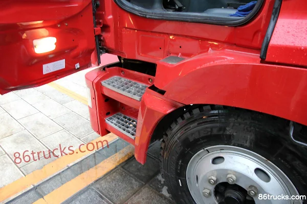 Hualing Hanma Heavy Truck 160 hp 4X2(6 wheels) 7.7m Single Row Van Cargo Truck Cab (2) | 86Trucks