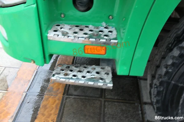 Hualing Hanma heavy truck 345 hp 6X4(10 wheels) 5.6m dump truck Cab (3) | 86Trucks