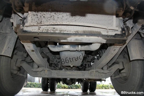 Hualing Hanma camion lourd 345 ch 4X2(6 roues) tracteur routier Châssis (1) | 86Trucks