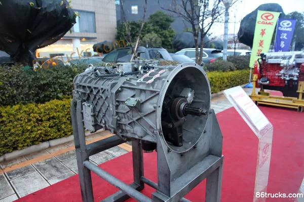Hanma 14S OR 2250 14-Speed Manual Transmission Exterior (2) | 86Trucks