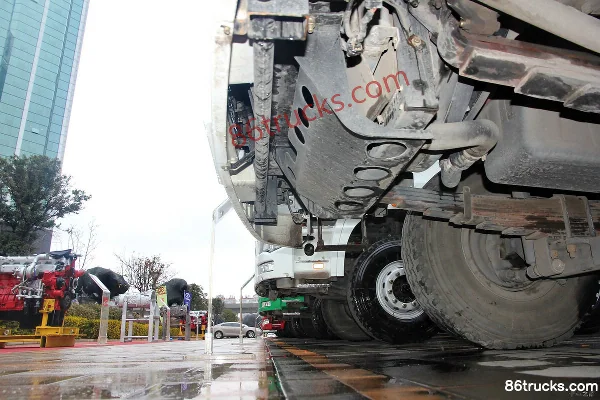 Hualing Hanma 375 hp 8X4(12 wheels) Concrete Mixer Truck (Anhui Xing Continental) Chassis (2) | 86Trucks