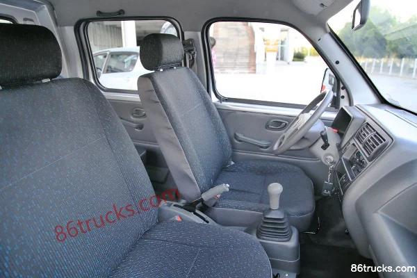 Dongfeng Junfeng 1.3L 87hp 4X2(6 wheels) Gasoline 2.5m Double Row Flatbed Mini Truck Cab (3) | 86Trucks
