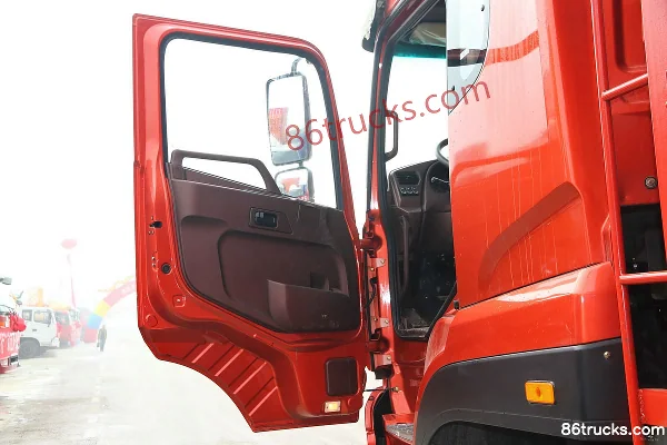 Sinotruk Wangpai W5G poids lourd 340 ch 8X4(12 roues) 9,4 m camion porteur à ridelles Cabine (1) | 86Trucks