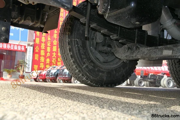 Sinotruk Wangpai W5G poids lourd 340 ch 8X4(12 roues) 9,4 m camion porteur à ridelles Châssis (3) | 86Trucks