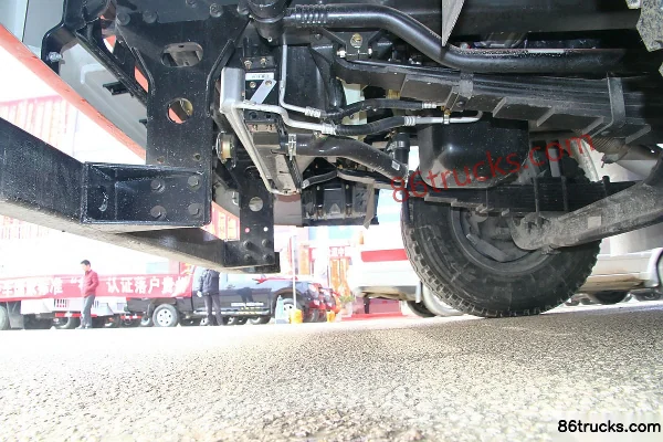 Sinotruk Wangpai W5G poids lourd 340 ch 8X4(12 roues) 9,4 m camion porteur à ridelles Châssis (2) | 86Trucks