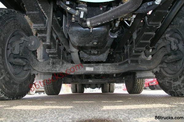 Sinotruk Wangpai W5G poids lourd 340 ch 8X4(12 roues) 9,4 m camion porteur à ridelles Châssis (1) | 86Trucks