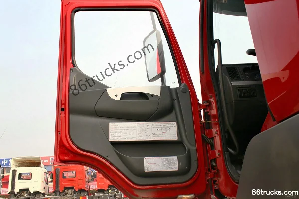 DongfengLiuqi Chenglong M5 310 ch 8X4(12 roues) camion benne 7,6 m Cabine (1) | 86Trucks