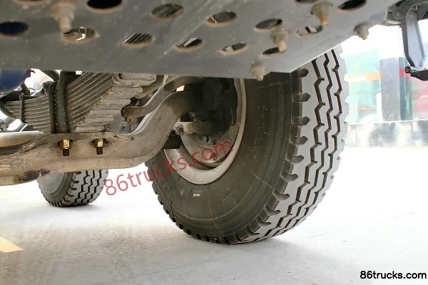 DongfengLiuqi Chenglong M5 310 ch 8X4(12 roues) camion benne 7,6 m Châssis (3) | 86Trucks