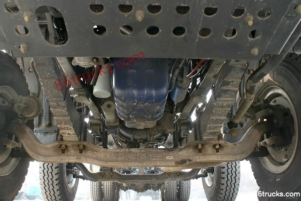 DongfengLiuqi Chenglong M5 310 ch 8X4(12 roues) camion benne 7,6 m Châssis (1) | 86Trucks