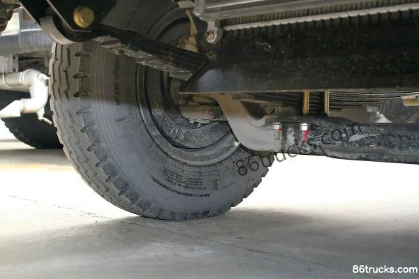 JMC Kai Rui 800 152 hp 4X2(6 wheels) 3815mm Wheelbase Single Row Light Truck Chassis (3) | 86Trucks