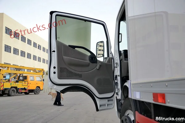Dongfeng Kaipute K6-N 130 ch 4X2(6 roues) 4,09 m camion frigorifique cabine simple (1) | 86Trucks