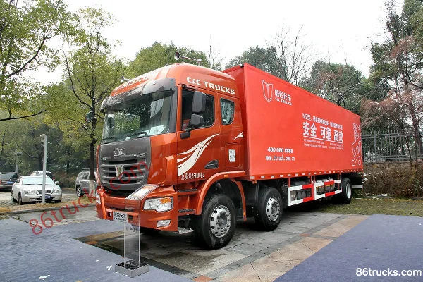 Union Truck U260 Heavy Truck 260hp 6X2(8 wheels) LNG 9.4m Van Cargo Truck Exterior (3) | 86Trucks