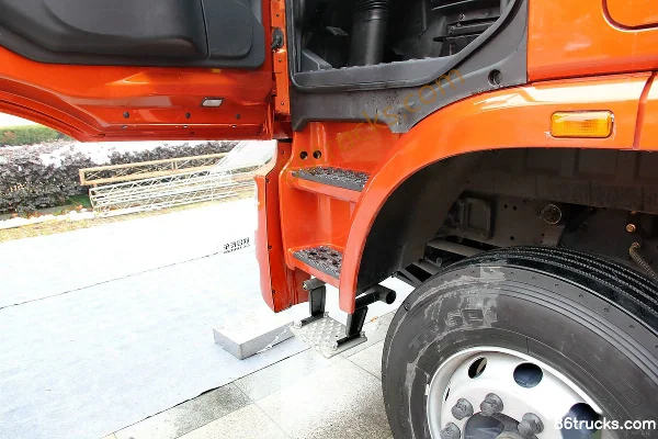 Union Truck U260 Heavy Truck 260hp 6X2(8 wheels) LNG 9.4m Van Cargo Truck Cab (1) | 86Trucks