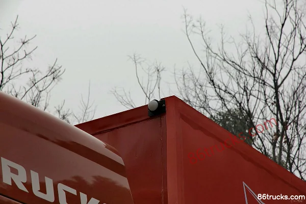 Union Truck U260 Heavy Truck 260hp 6X2(8 wheels) LNG 9.4m Van Cargo Truck Body (3) | 86Trucks