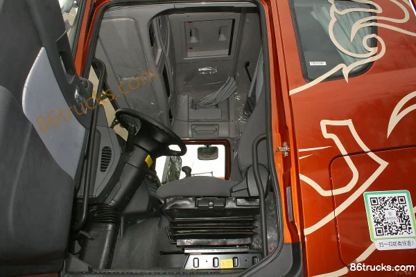 Union Truck U460 poids lourd 460 ch 6X2(8 roues) tracteur routier (ralentisseur hydraulique Voith) Cabine (3) | 86Trucks