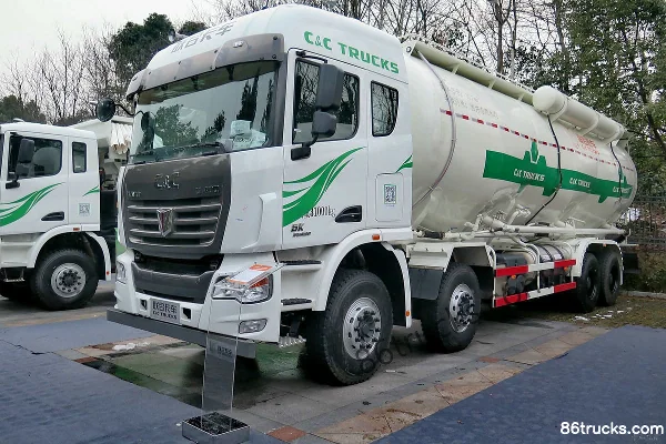 Union Truck U400 400hp 8X4(12 wheels) LNG Powder Material Tanker Truck Exterior (3) | 86Trucks